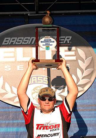 JWC winner Kyle Harrington hoists his trophy, after out-pacing the competition with a total of 16-1.  He won by four ounces over Doug McClung of Louisiana.