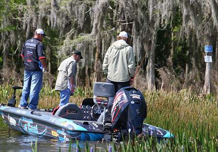 Starks and Pennington spent a while trolling the banks of Lake Hatchineha looking for bedding fish, then decide to call it a day. 