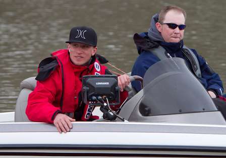 Shryock packs up, and he and co-angler Brandon Williams head back to Shryock's primary location.