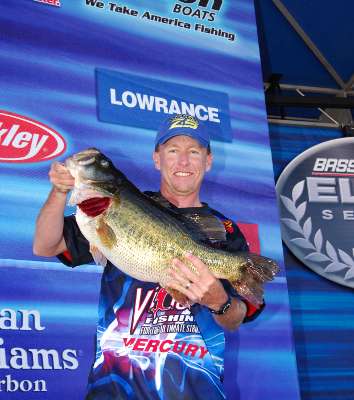 <p>
<strong>3. Jeff Reynolds 12-11</strong></p>
<p>
Another angler who dropped out of the Elites after making his mark on this lunker list is Jeff Reynolds, who caught this 12-11 in 2007 from Clear Lake in California. It's the biggest California lunker on our list.</p>