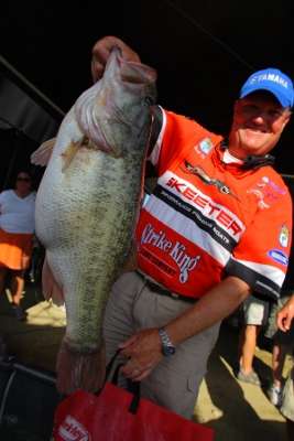 <p>
<strong>9. Mark Davis 11-0</strong></p>
<p>
Mark Davis' 11-0 from Falcon Lake in 2008 was a daily big bass winner (it came on Day Two), but it wasn't even the biggest bass of that tournament! Six of the 10 biggest bass ever taken in Elite competition came from Texas. The other four were caught in California.</p>