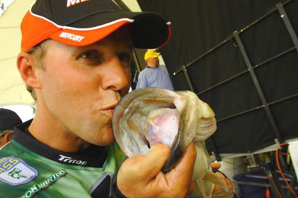 <p>
Everybody loves big bass, especially these Bassmaster Elite Series pros who make their livings by catching lunkers. Here's a look at the 10 biggest bass in Elite history ... countdown style. </p>