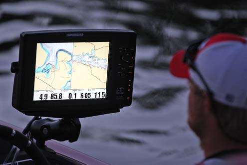 <p>
A collegiate angler studies his electronic maps prior to the take off.</p>