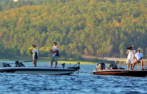 <p>
The team from Murray State, Justin Graben and Vincent Campisano, began Day Two in 2nd place with 12 pounds, 10 ounces.</p>