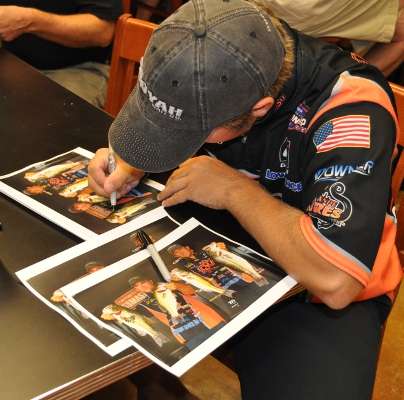 <p>
Blake Flurry signed autographs for staff members.</p>