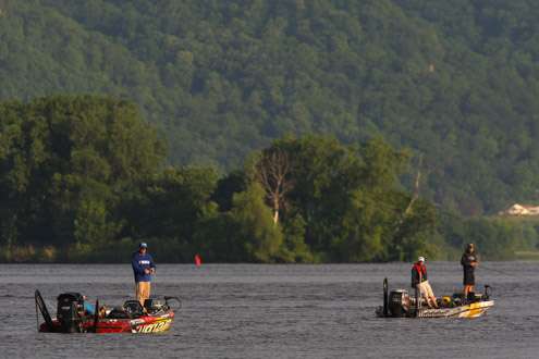 <p>David Walker and Kelly Jordon begin Day One working the same area.</p>