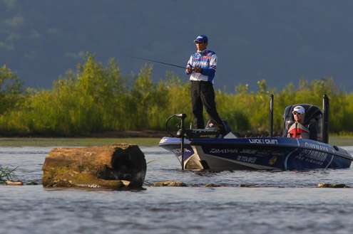 <p>Omori gets up close and personal with the rocks. The Mississippi offers a wide range patterns that the Elites can choose from.</p>