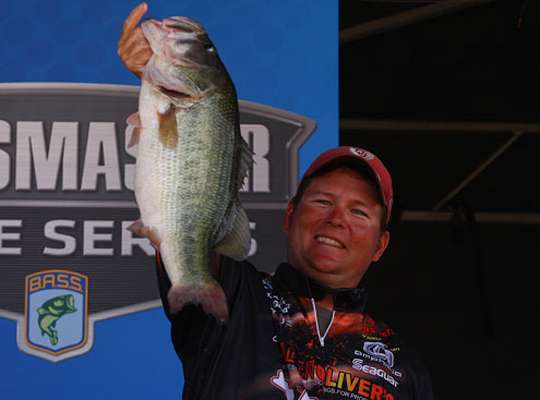 <p>Kevin Ledoux</p>
<p>âBad Companyâ by Five Finger Death Punch</p>