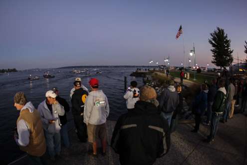 Dave Mercer announces each Elite angler as they prepare to launch.