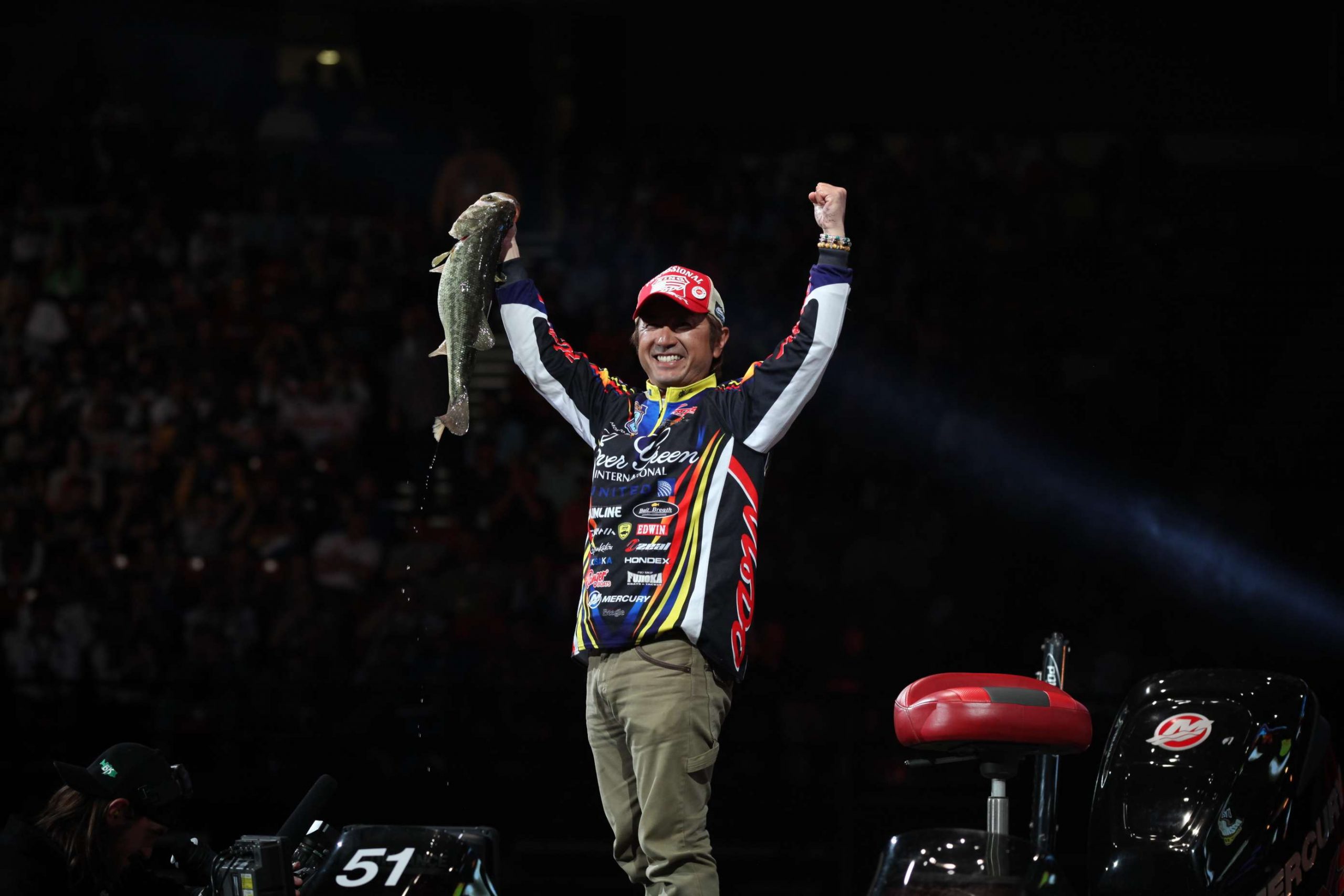 Morizo Shimizu shows off