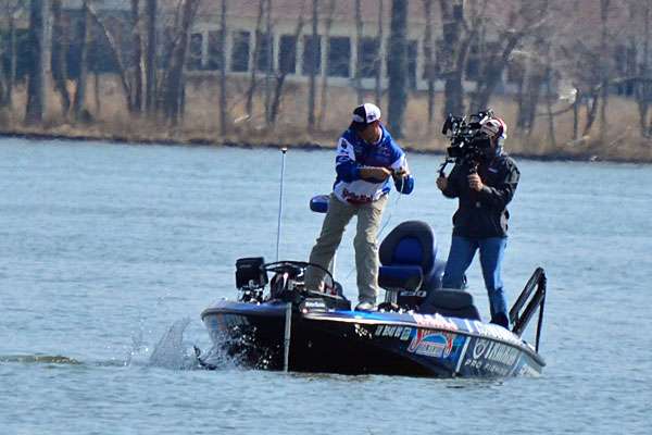 7th: Todd Faircloth had a big Day 3, and his best spot was the last bar going into a spawning flat. The bass were in 3 to 7 feet and relating to grass. All of his fish were caught on Strike King Red Eye Shad lipless cranks: a 1/2 ounce in albino craw, and a 3/4-ounce custom-painted in khaki shad. Key for him was paying attention to how the fish moved â he caught them deepest on Day 3.