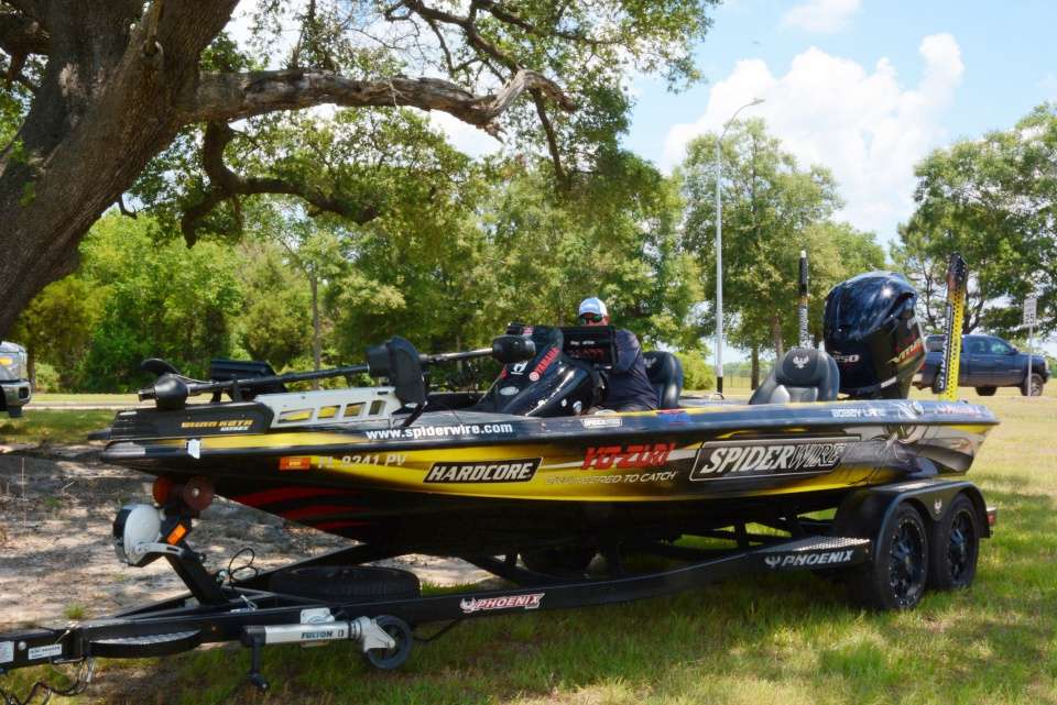 âI choose the Phoenix 920 ProXP, because Iâm more of a shallow water angler. The boat is also phenomenal in rough water, just an all-around versatile boat that is packed with performance and fishing features.â 