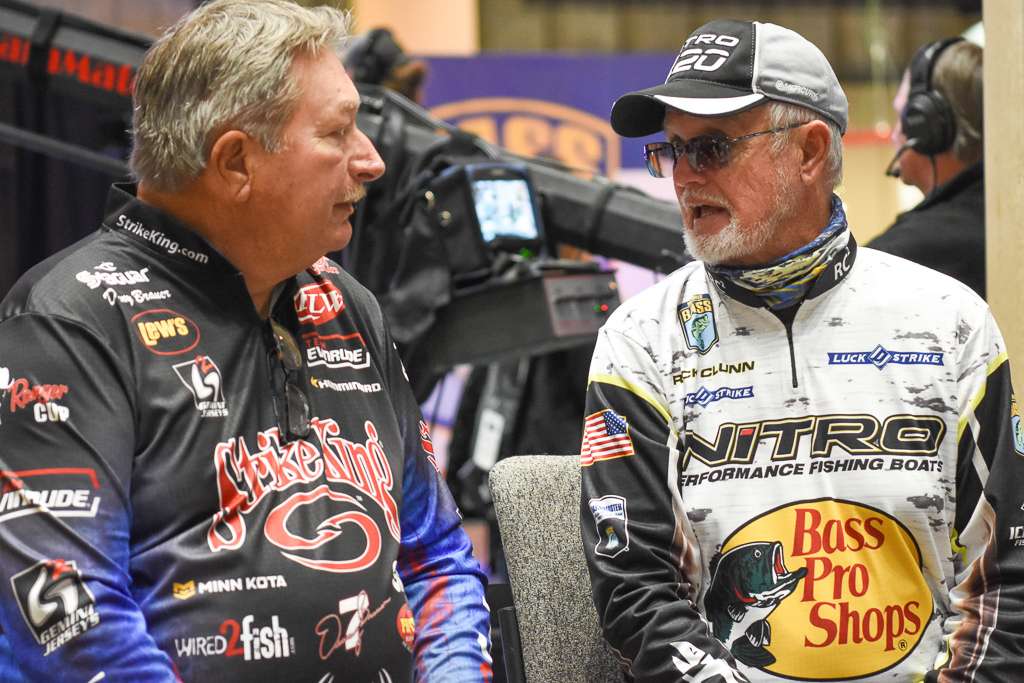 Denny Brauer talking to Rick Clunn 