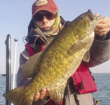 7-2<br>
Gayland Hethcoat<br>
Lake Ontario, New York<br>
Tube jig (green)<br>