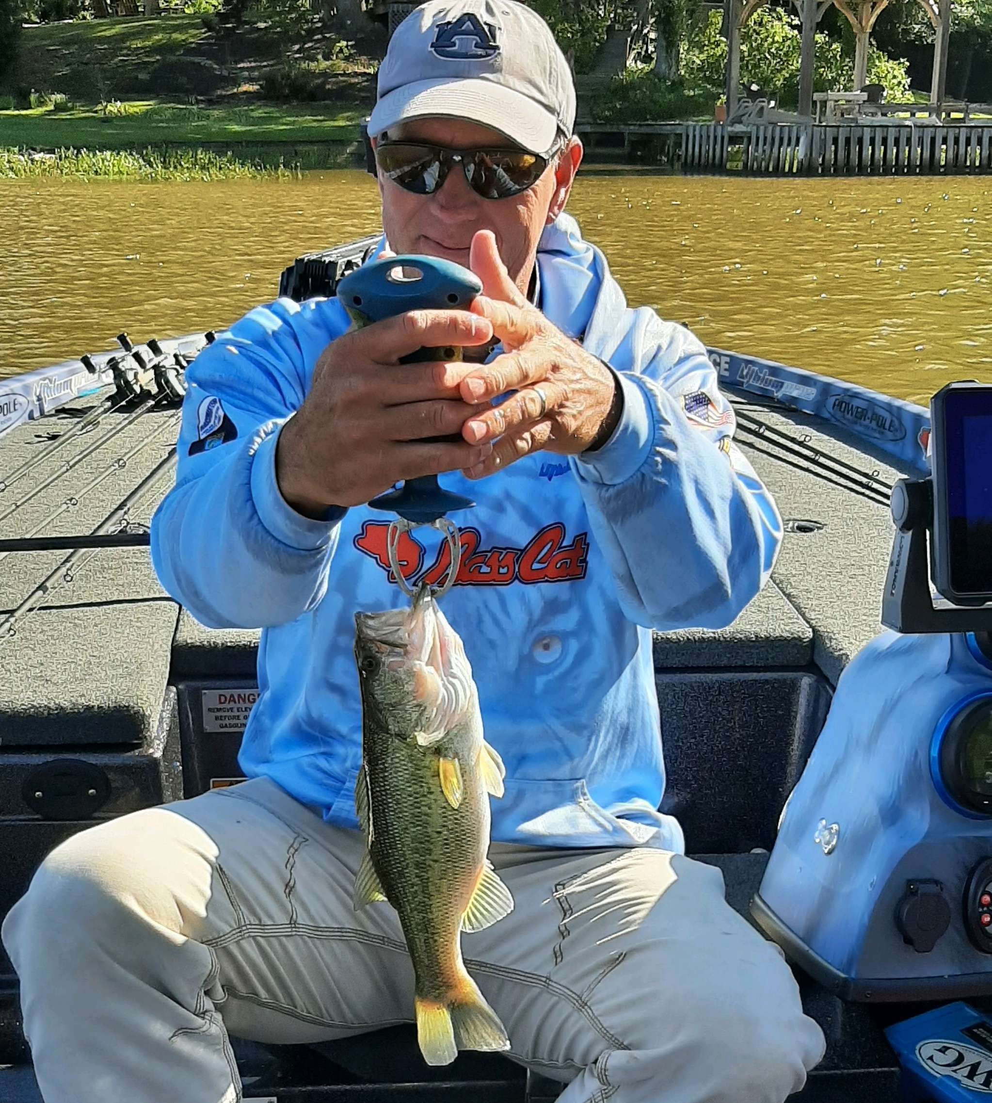 Kennedy with an early limit - Bassmaster