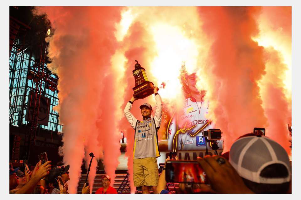 <b>2017 â Jordan Lee, Lake Conroe, Texas </b><br>